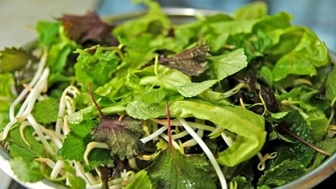 Ăn rau sống - mối nguy ít người biết ảnh 1