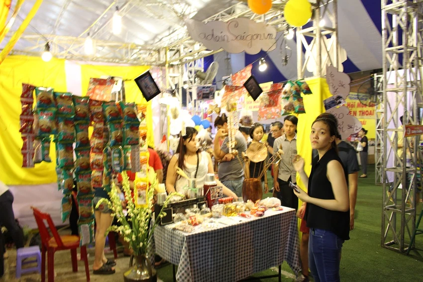 Dân sành ăn Sài Gòn thích thú với Liên hoan Ẩm thực 2015 ảnh 3 Dân sành ăn Sài Gòn thích thú với Liên hoan Ẩm thực 2015 ảnh 3