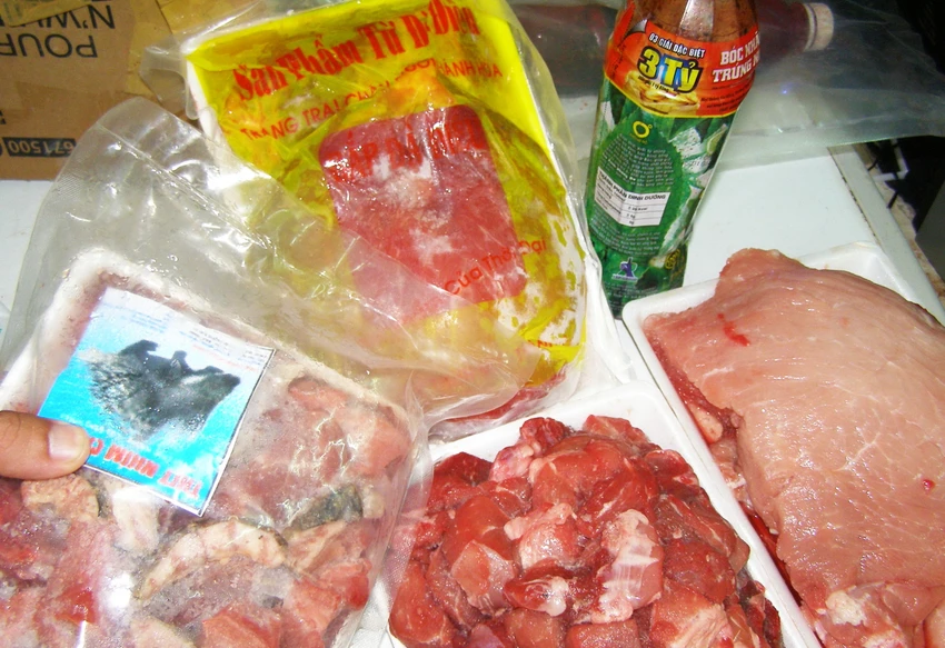 Phát hiện cơ sở nghi ‘phù phép’ thịt heo thành thịt nai, đà điểu ảnh 4 Phát hiện cơ sở nghi ‘phù phép’ thịt heo thành thịt nai, đà điểu ảnh 4