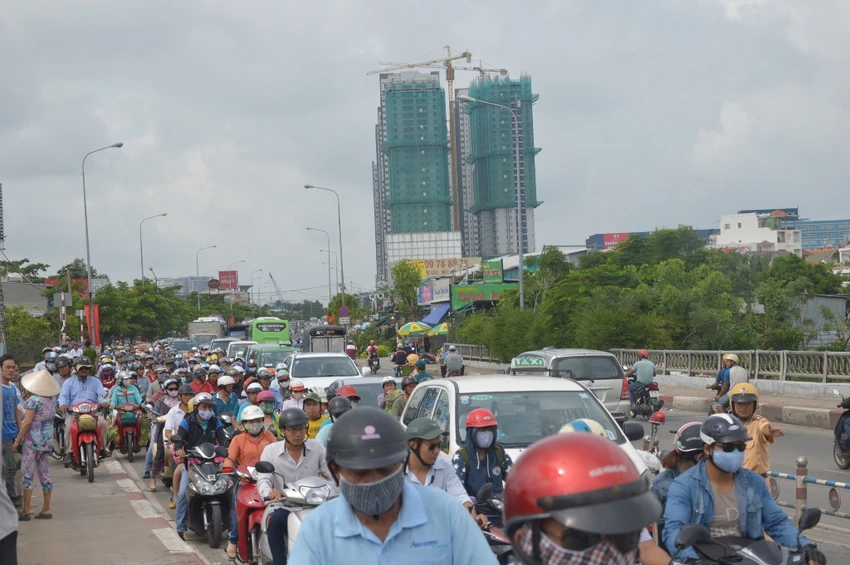 Đâm vào dải phân cách, một thanh niên tử vong ảnh 2 Đâm vào dải phân cách, một thanh niên tử vong ảnh 2