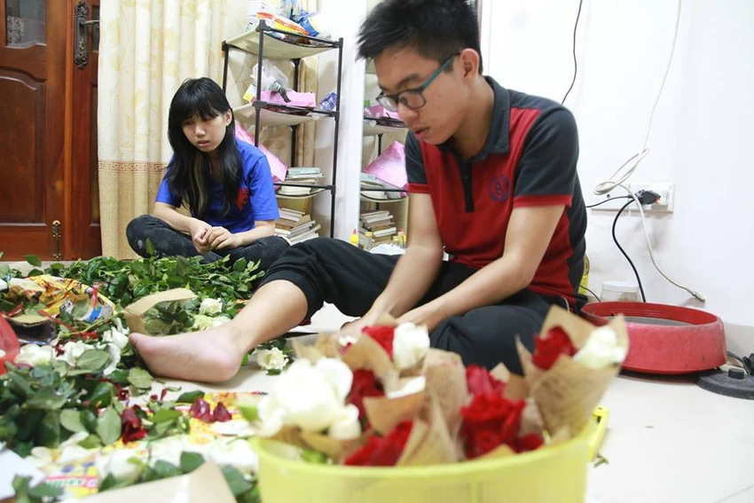 Chùm ảnh: 1.000 bông hồng cảm ơn những người hùng thầm lặng ảnh 5 Chùm ảnh: 1.000 bông hồng cảm ơn những người hùng thầm lặng ảnh 5