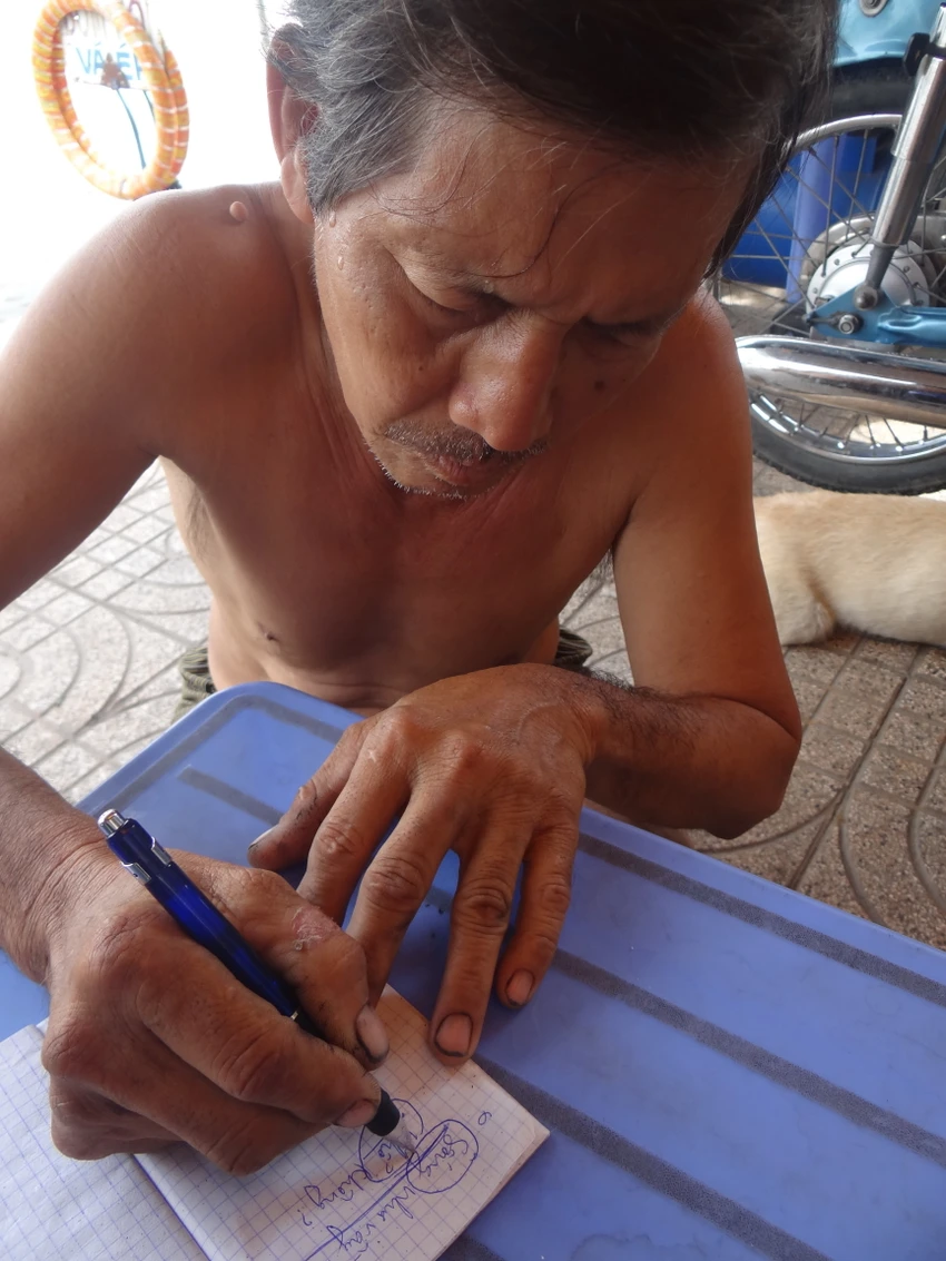 Vợ chồng câm kể khổ chuyện nâng đường chống ngập ảnh 5