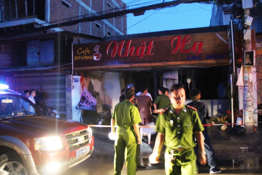 Quán cà phê bốc cháy, khách nháo nhào bỏ chạy ảnh 3 Quán cà phê bốc cháy, khách nháo nhào bỏ chạy ảnh 3