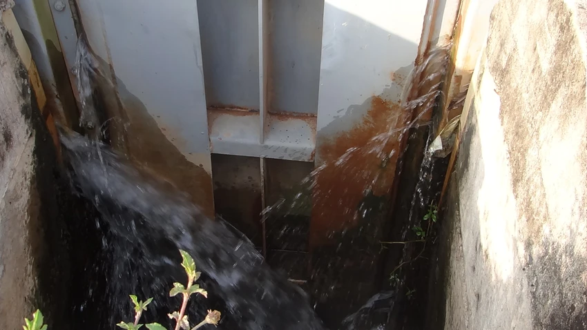 Cống ngăn triều không ngăn nổi nước ảnh 2 Cống ngăn triều không ngăn nổi nước ảnh 2