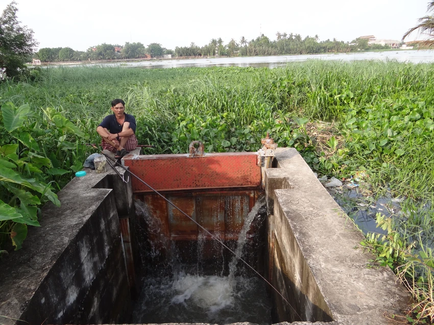 Cống ngăn triều không ngăn nổi nước ảnh 4 Cống ngăn triều không ngăn nổi nước ảnh 4
