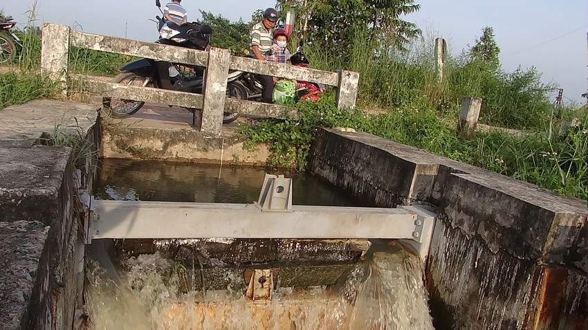 Cống ngăn triều không ngăn nổi nước ảnh 6 Cống ngăn triều không ngăn nổi nước ảnh 6