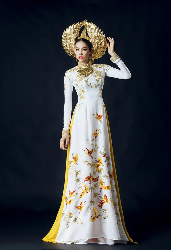 Công bố trang phục dân tộc của Phạm Hương ảnh 1