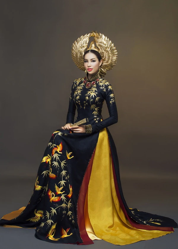 Công bố trang phục dân tộc của Phạm Hương ảnh 4