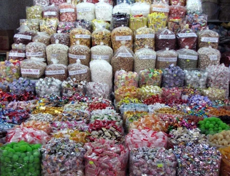 Kinh nghiệm chọn mua bánh, mứt, kẹo ngon và an toàn ngày tết ảnh 1