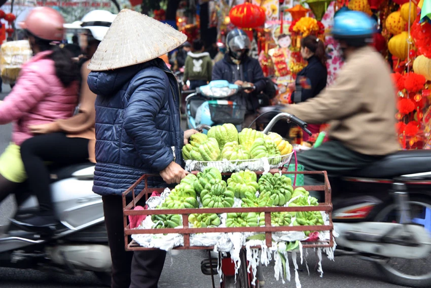 Nhộn nhịp phố Hàng Mã trước ngày đưa ông Táo về trời ảnh 4 Nhộn nhịp phố Hàng Mã trước ngày đưa ông Táo về trời ảnh 4