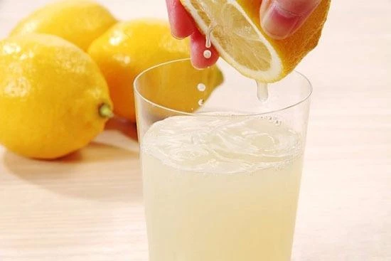 Ăn nhiều thực phẩm lành mạnh như cam chanh, rau xanh sẽ giúp giảm nguy cơ mắc bệnh cảm