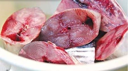6 thực phẩm có nguy cơ hủy hoại não nhiều nhất ảnh 1 Thủy ngân có trong các loại cá biển lớn có thể không tốt cho não nếu bạn ăn quá nhiều.