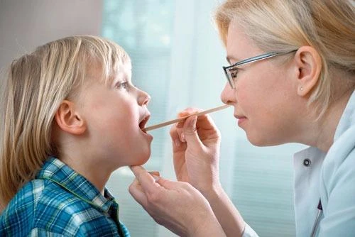 Những điều cần biết về viêm VA ảnh 2 trẻ bị viêm VA