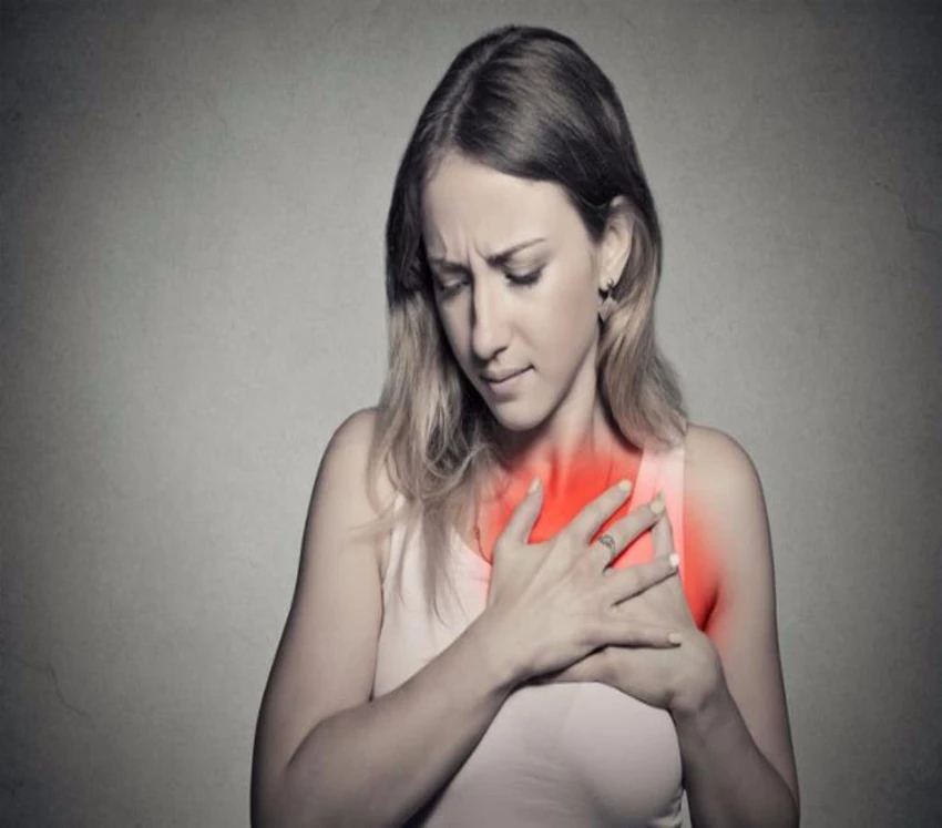 phân biệt ợ nóng và đau tim