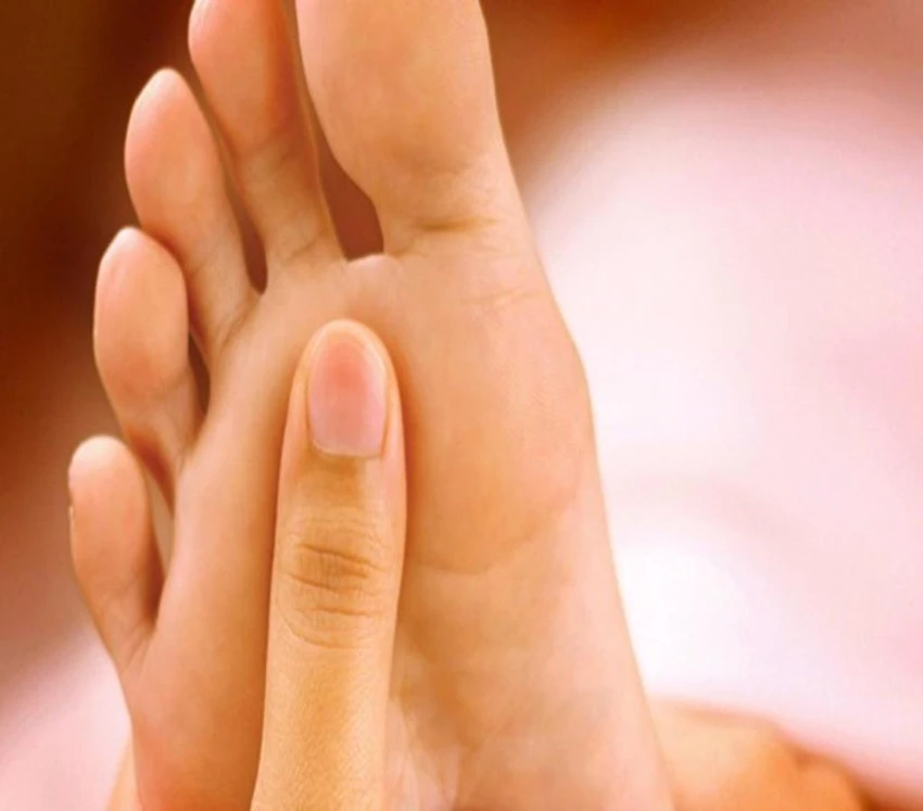 Dấu hiệu vàng da vùng lòng bàn chân bàn tay là dấu hiệu của thừa beta caroten 