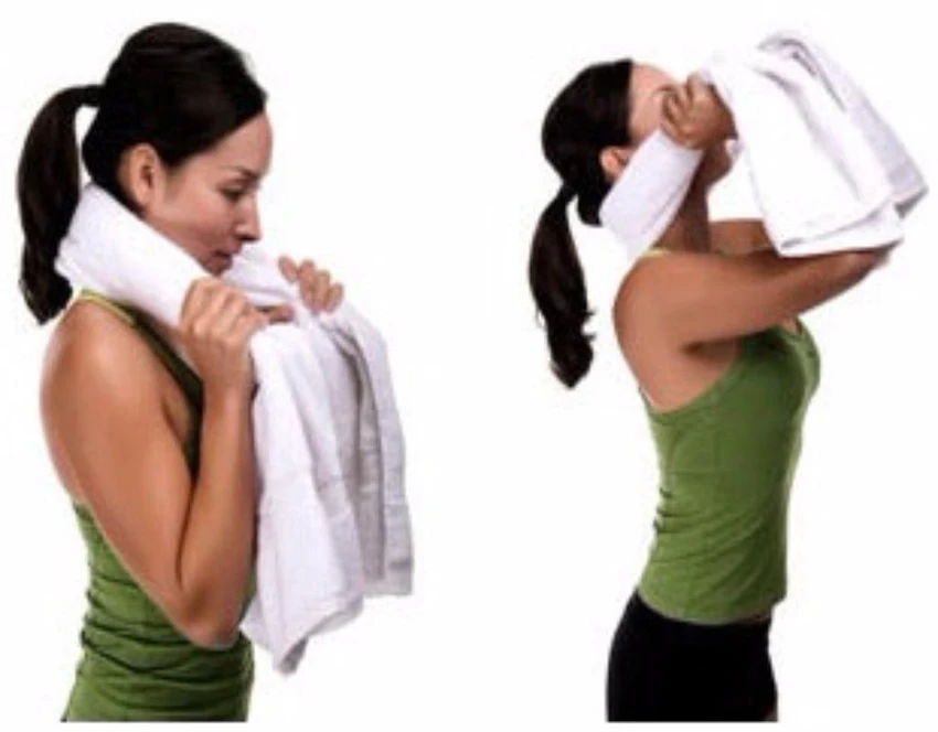 8 bài tập đơn giản trị thoái hoá đốt sống cổ ảnh 2 bài tập với khăn tắm