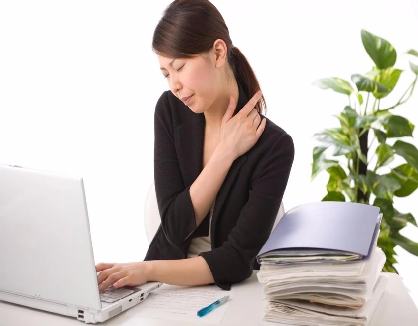 Ngồi quá lâu sẽ gây các bệnh về cột sống
