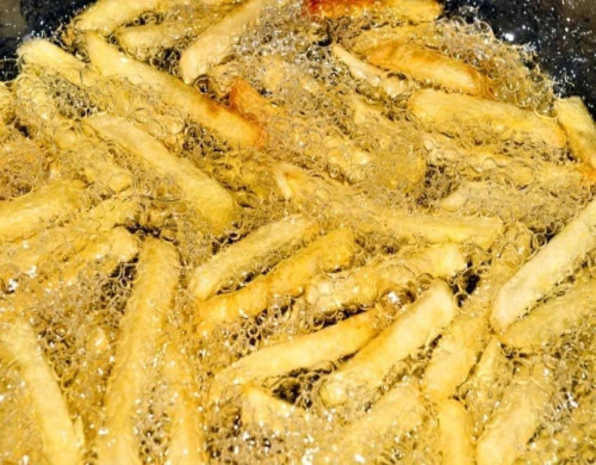 Khi bị ho, bạn nên tránh ăn các loại thức ăn chiên vì nó có thể khiến tình trạng của bạn tồi tệ hơn.