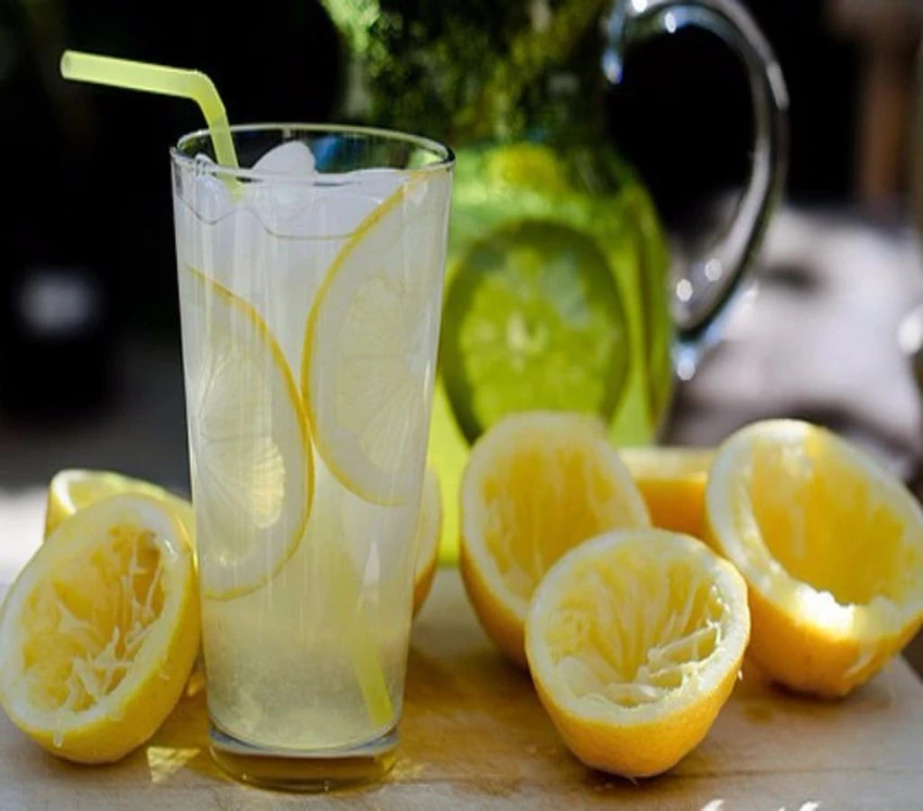 Acid citric có nhiều trong nước chanh hỗ trợ gan bài tiết chất độc khỏi cơ thể rất hiệu quả.