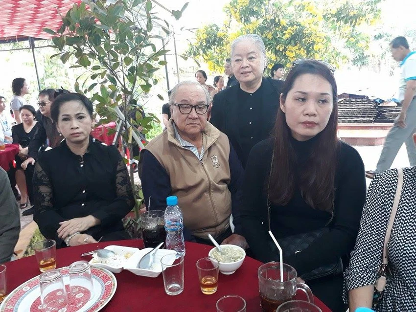 Trời đổ mưa khi đưa NSƯT Thanh Sang về nơi an nghỉ ảnh 5 Trời đổ mưa khi đưa NSƯT Thanh Sang về nơi an nghỉ ảnh 5