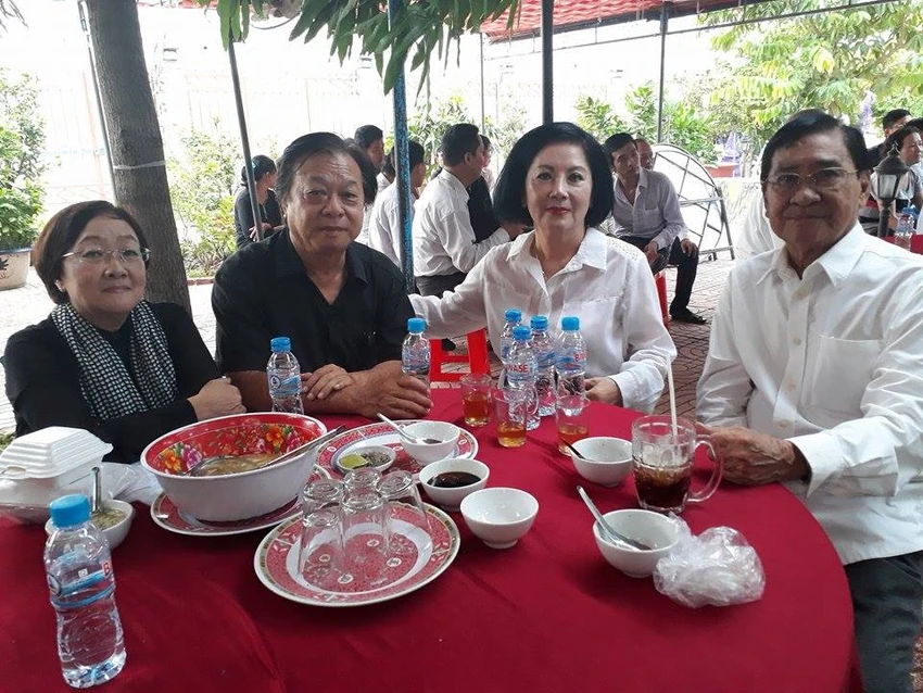 Trời đổ mưa khi đưa NSƯT Thanh Sang về nơi an nghỉ ảnh 4 Trời đổ mưa khi đưa NSƯT Thanh Sang về nơi an nghỉ ảnh 4