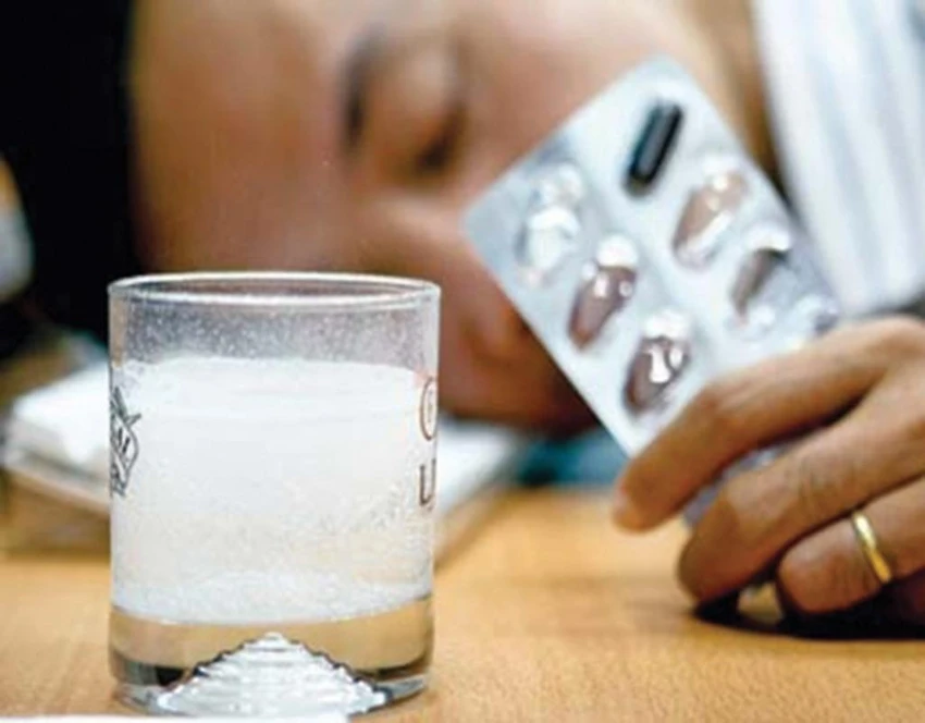 Khi say rượu, không nên uống các loại thuốc bổ gian, giải độc, thuốc giảm đau đầu. 