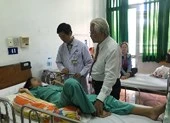 Bé 15 tuổi mắc bệnh lạ, tay chân dài như nhện