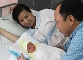 Mổ lấy thai 3,2 kg cùng khối u nặng gần 6 kg