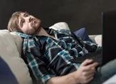Khi 'chán đời' nam giới dễ bị bất lực 