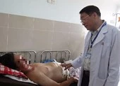 Tắc ruột vì vừa ăn nấm đông cô vừa mải nói chuyện