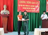 Sở Tư pháp TP.HCM thăm, tặng quà xã đảo Thạnh An