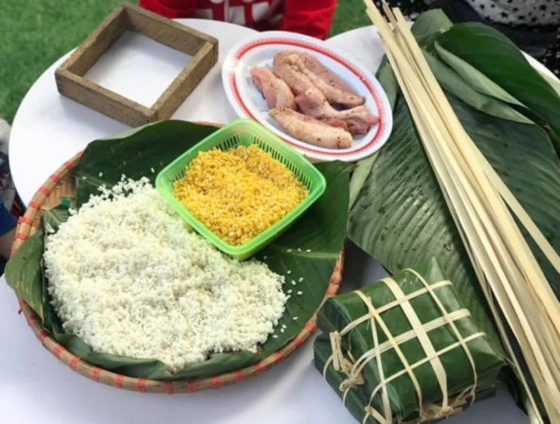 Bánh chưng có rất nhiều thành phần như nếp, đậu, thịt heo... nếu ăn nhiều dễ gây tăng cân. Ảnh: NHƯ LOAN Bánh chưng có rất nhiều thành phần như nếp, đậu, thịt heo... nếu ăn nhiều dễ gây tăng cân. Ảnh: NHƯ LOAN