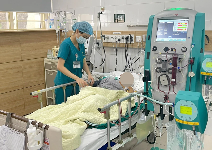 Bệnh nhân ngộ độc nấm đang được điều trị tại Trung tâm Chống độc - Bệnh viện Bạch Mai, Hà Nội. Ảnh: BỆNH VIỆN BẠCH MAI Bệnh nhân ngộ độc nấm đang được điều trị tại Trung tâm Chống độc - Bệnh viện Bạch Mai, Hà Nội. Ảnh: BỆNH VIỆN BẠCH MAI