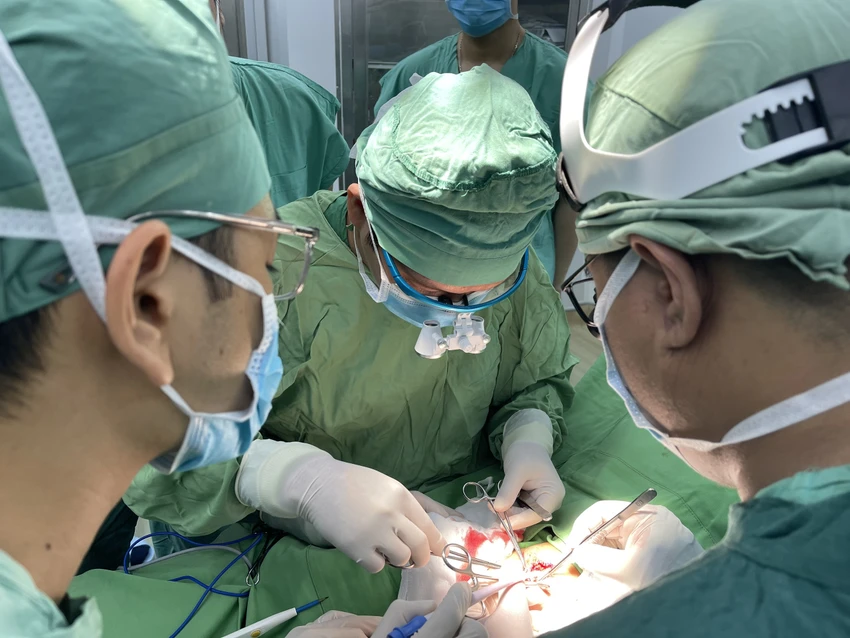 Phẫu thuật cho bệnh nhi có bàng quang ngoài cơ thể