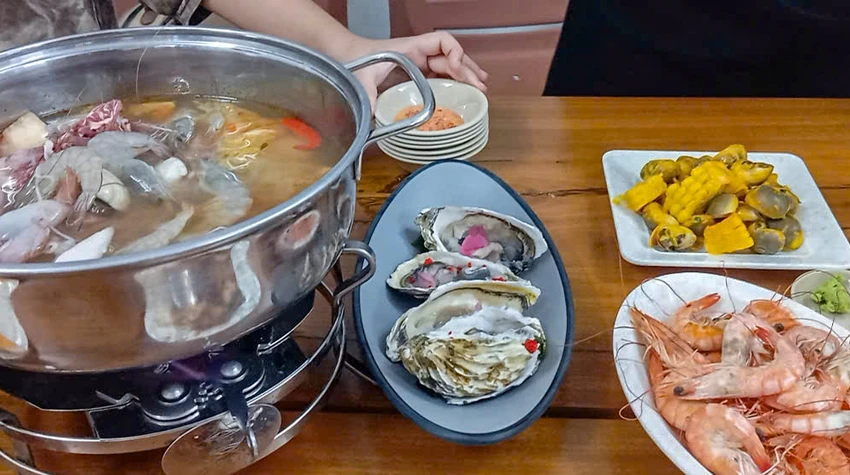 nghi ngộ độc thực phẩm sau khi ăn buffet ốc