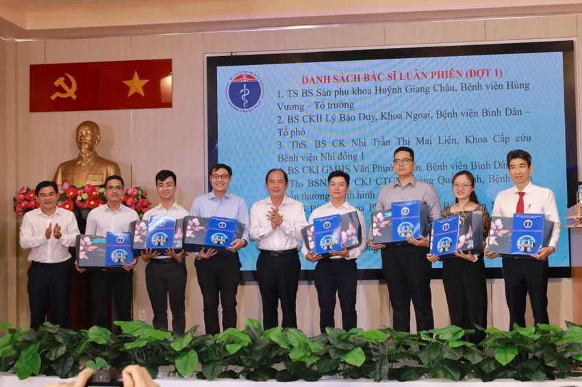 Các bác sĩ TP.HCM luân phiên đến Côn Đảo tham gia công tác, đợt 1. DI LINH
