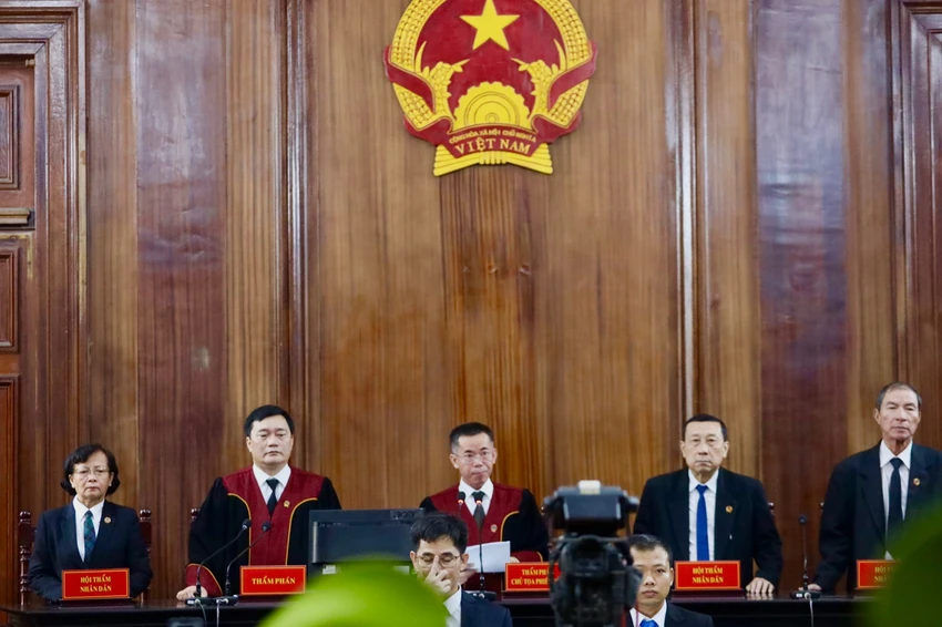 HĐXX tuyên án vụ Alibaba. Ảnh: NGUYỆT NHI HĐXX tuyên án vụ Alibaba. Ảnh: NGUYỆT NHI