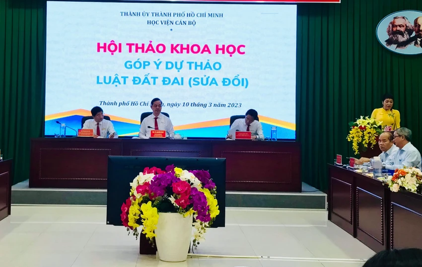 Hội thảo góp ý Dự thảo Luật Đất đai (sửa đổi) do Học viện Cán bộ TP.HCM tổ chức. Ảnh: QUỲNH LINH Hội thảo góp ý Dự thảo Luật Đất đai (sửa đổi) do Học viện Cán bộ TP.HCM tổ chức. Ảnh: QUỲNH LINH
