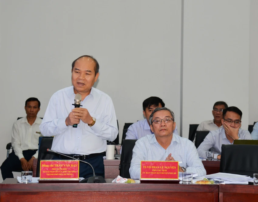 Ông Trần Văn Bảy, Phó Giám đốc Sở TN&MT TP.HCM, đang góp ý tại Hội thảo. Ảnh: QL Ông Trần Văn Bảy, Phó Giám đốc Sở TN&MT TP.HCM, đang góp ý tại Hội thảo. Ảnh: QL