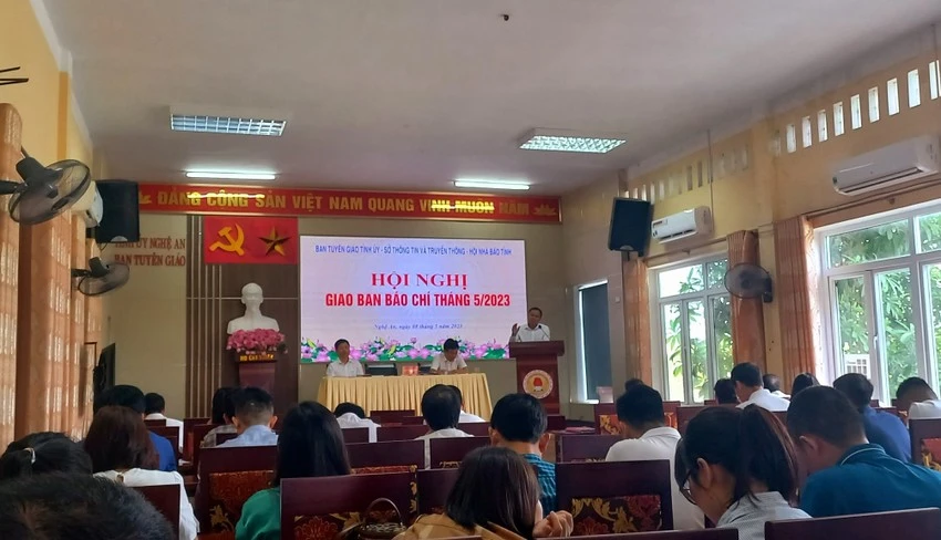 Ban Tuyên giáo Tỉnh ủy, Sở TT&TT tỉnh và Hội Nhà báo tỉnh Nghệ An tổ chức Hội nghị giao ban báo chí tháng 5-2023 vào sáng 8-5. Ảnh: ĐẮC LAM Ban Tuyên giáo Tỉnh ủy, Sở TT&TT tỉnh và Hội Nhà báo tỉnh Nghệ An tổ chức Hội nghị giao ban báo chí tháng 5-2023 vào sáng 8-5. Ảnh: ĐẮC LAM