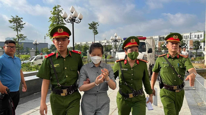 Bị cáo Nguyễn Thị Hương Lan, cựu Cục trưởng Cục Lãnh sự Bộ Ngoại giao. Bị cáo Nguyễn Thị Hương Lan, cựu Cục trưởng Cục Lãnh sự Bộ Ngoại giao.