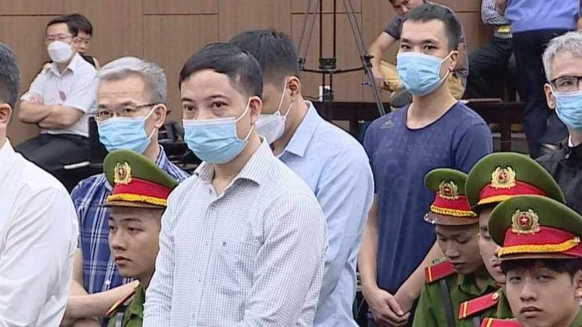 Cựu thư ký Thứ trưởng Bộ Y tế Phạm Trung Kiên tại tòa. Ảnh: CTV Cựu thư ký Thứ trưởng Bộ Y tế Phạm Trung Kiên tại tòa. Ảnh: CTV