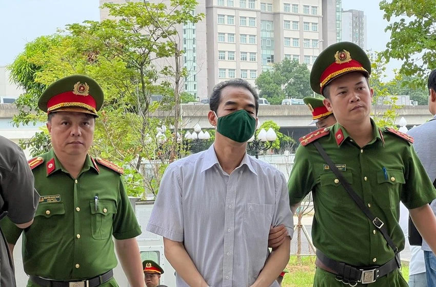 Bị cáo Tô Anh Dũng, cựu thứ trưởng Bộ Ngoại giao. Ảnh: HẢI NAM Bị cáo Tô Anh Dũng, cựu thứ trưởng Bộ Ngoại giao. Ảnh: HẢI NAM