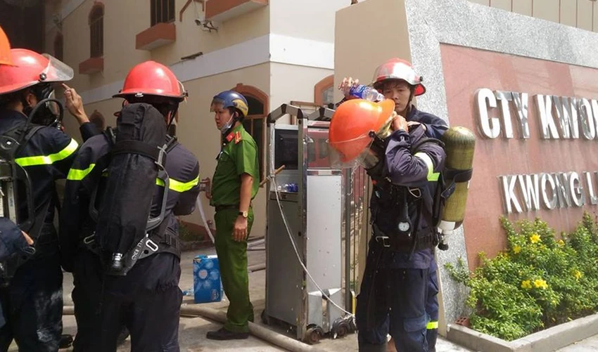 Cháy dữ dội, Cần Thơ xin Quân khu 9 chi viện ảnh 4 Cháy dữ dội, Cần Thơ xin Quân khu 9 chi viện ảnh 4