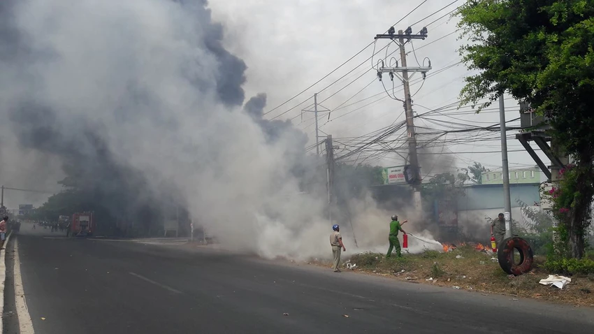 Vũng Tàu: Cháy ở khu vực đường Võ Nguyên Giáp ảnh 2 Vũng Tàu: Cháy ở khu vực đường Võ Nguyên Giáp ảnh 2