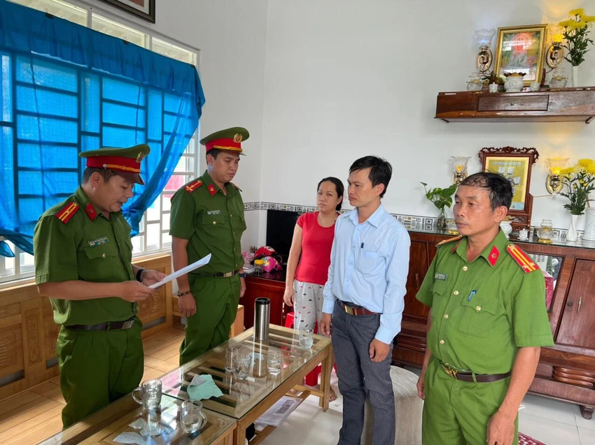 Ông Trần Anh Tuấn, nguyên Phó Trưởng phòng TN&MT, Phó trưởng phòng Kinh tế - hạ tầng huyện Ninh Hải. Ông Trần Anh Tuấn, nguyên Phó Trưởng phòng TN&MT, Phó trưởng phòng Kinh tế - hạ tầng huyện Ninh Hải.