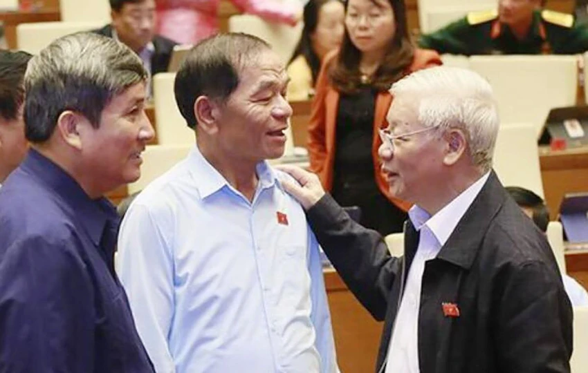 Đại biểu Quốc hội Lê Thanh Vân, Ủy viên thường trực Ủy ban Tài chính - Ngân sách của Quốc hội (giữa) trong kỳ họp quốc hội Đại biểu Quốc hội Lê Thanh Vân, Ủy viên thường trực Ủy ban Tài chính - Ngân sách của Quốc hội (giữa) trong kỳ họp quốc hội