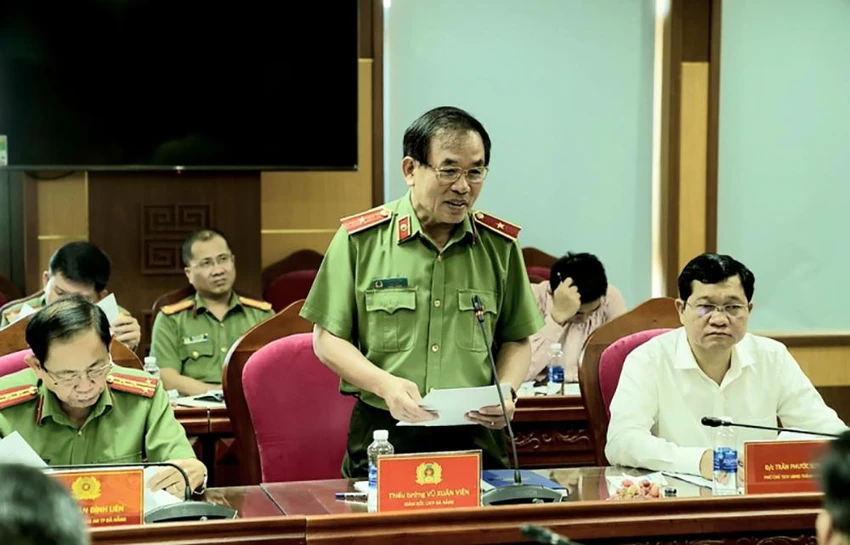 Thiếu tướng Vũ Xuân Viên, Giám đốc Công an thành phố Đà Nẵng báo cáo tại buổi làm việc Thiếu tướng Vũ Xuân Viên, Giám đốc Công an thành phố Đà Nẵng báo cáo tại buổi làm việc