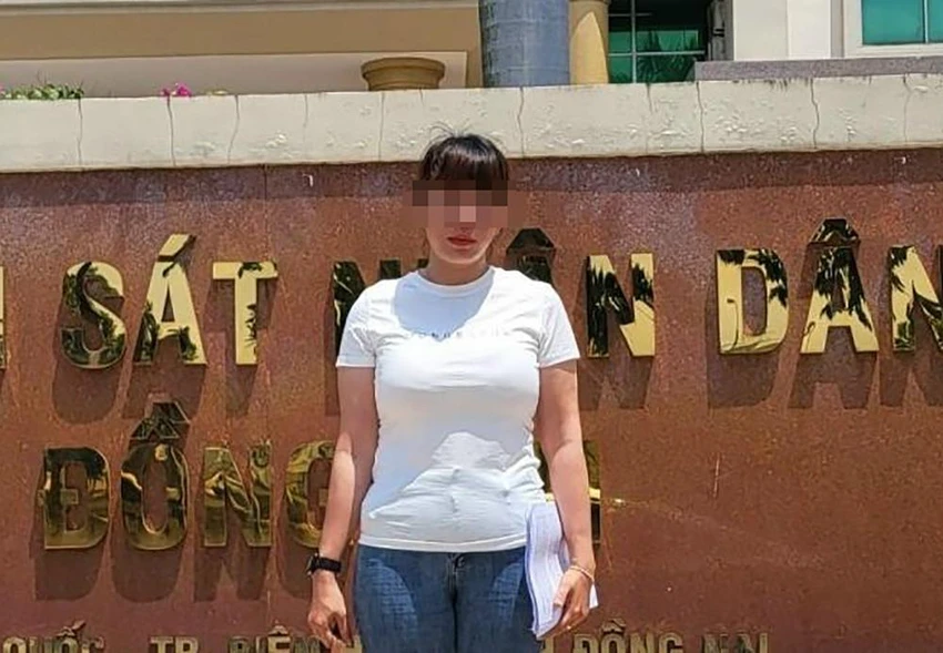 Bà Nguyễn Thị Tuyết L đến VKSND tỉnh Đồng Nai nhận kết luận về nội dung bà tố cáo. (Ảnh nhân vật cung cấp) Bà Nguyễn Thị Tuyết L đến VKSND tỉnh Đồng Nai nhận kết luận về nội dung bà tố cáo. (Ảnh nhân vật cung cấp)