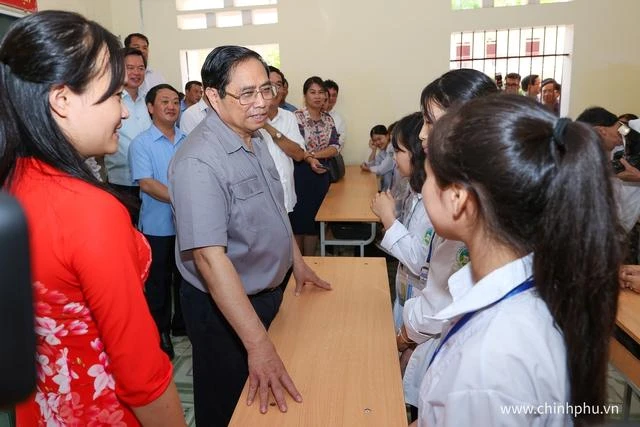 Thủ tướng khẳng định dù đất nước còn có những khó khăn, Đảng, Nhà nước sẽ tiếp tục quan tâm tới sự nghiệp giáo dục và đào tạo. Ảnh: VGP/Nhật Bắc Thủ tướng khẳng định dù đất nước còn có những khó khăn, Đảng, Nhà nước sẽ tiếp tục quan tâm tới sự nghiệp giáo dục và đào tạo. Ảnh: VGP/Nhật Bắc